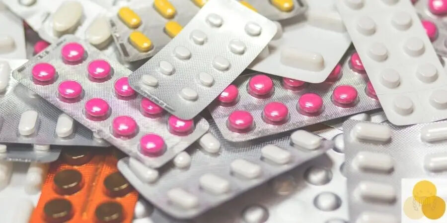 medicine-and-pills-in-containers